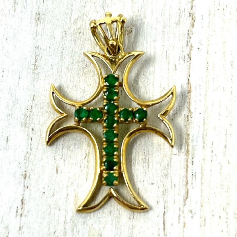 18K solid yellow gold with genuine emeralds cross pendant, 3.7g